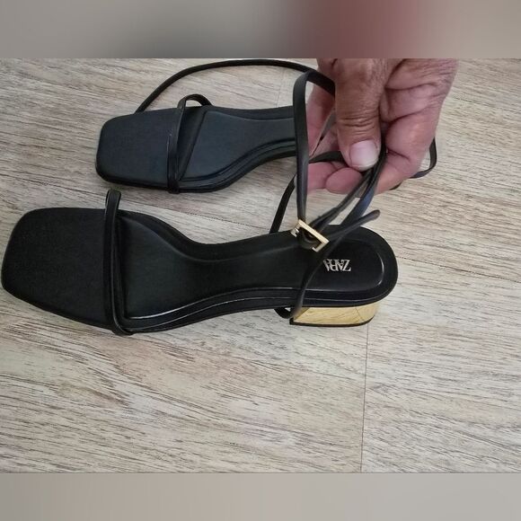 New Zara Strappy Sandals Size 9 In Black And Gold - Picture 7 of 10